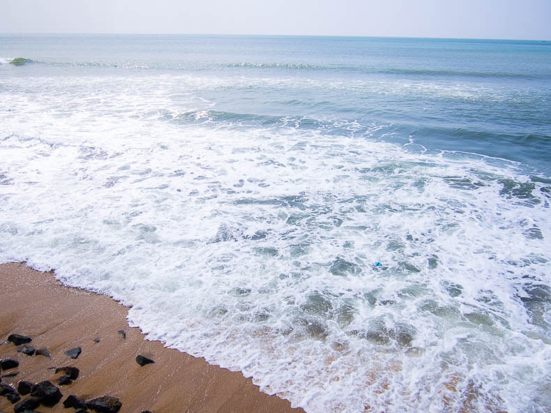 sri-lanka-colombo-beach-wave