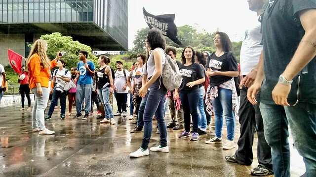 Os manifestantes realizaram uma conferência, que foi transmitida ao vivo na página do Facebook do Levante - Créditos: Divulgação