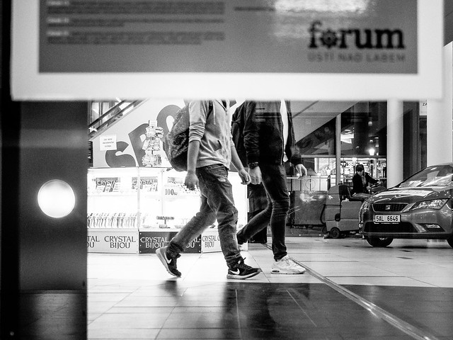 Street 46/52 - Two steps ahead of the car