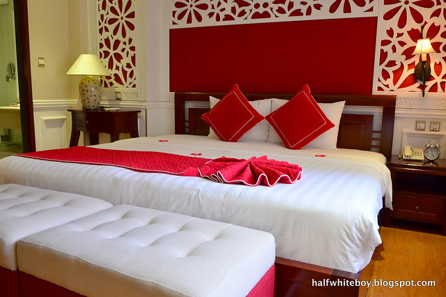 halfwhiteboy - la beaute de hanoi hotel vietnam 01