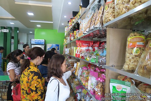 44_Philtranco Pampanga - Customers buying pasalubong