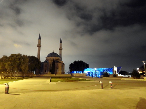 Baku (Azerbaijan) - Parco montano di notte