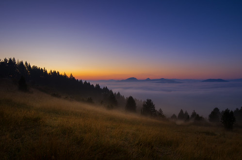 morning autumn mountains dawn foggy pieniny national park poland wdżar sunrise sky colors naturalbeauty pentax ricoh samyang14f28 pruchnicki scenery misty