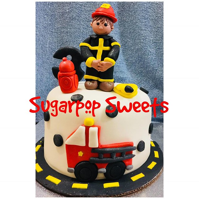 Cake by Sugarpop Sweets