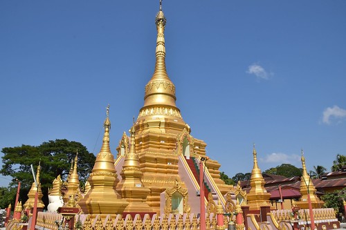 myanmar burma birmania asia southeast travel journey trip tour tourism adventure exotic architecture religion buddhism buddha temple monastery city thonse tharrawaddy