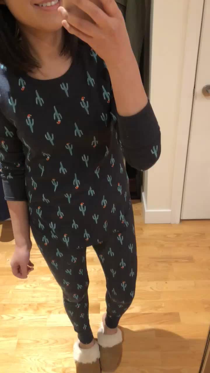  Old Navy Thermal Pajama Set for Women in Christmas Cacti