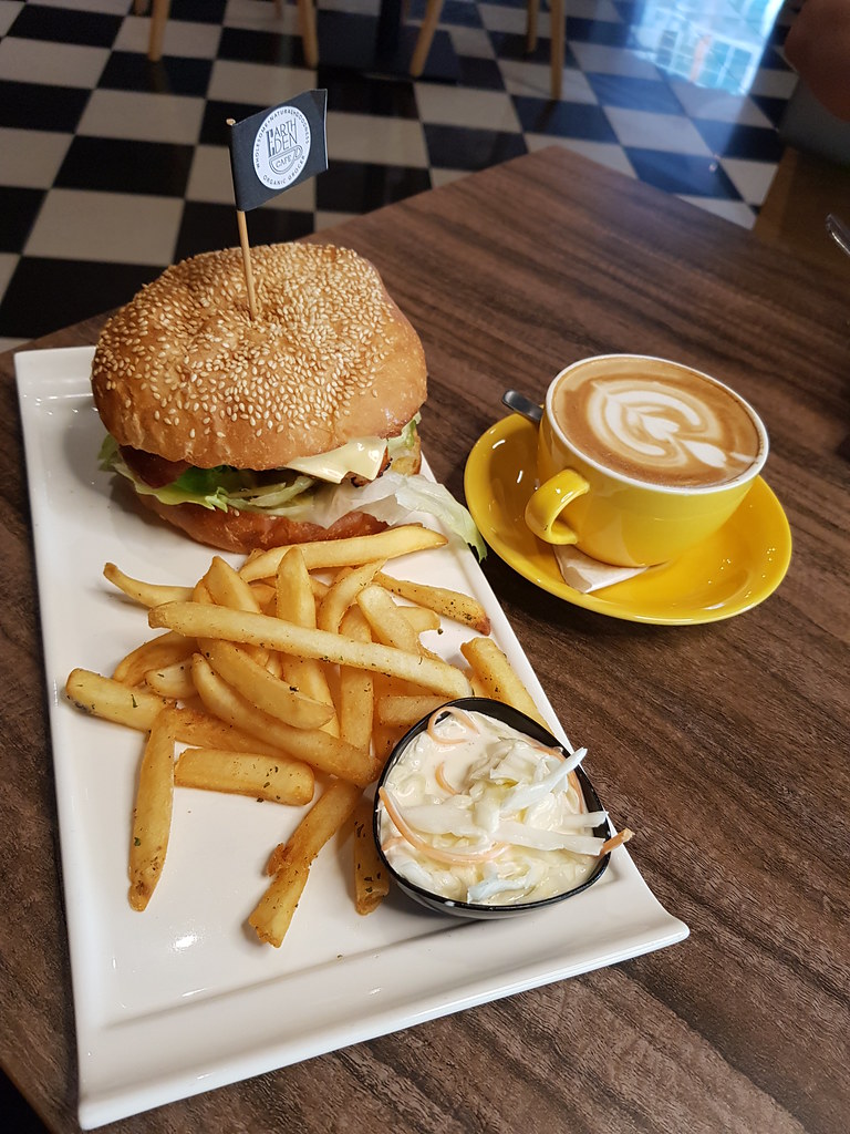 Eden Burger $18.50 & 拿铁 Latte $9 @ Earth Eden Bandar Puteri Puchong