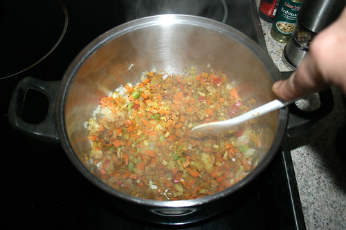 29 - Curry ebenfalls andünsten / Braise vegetables too
