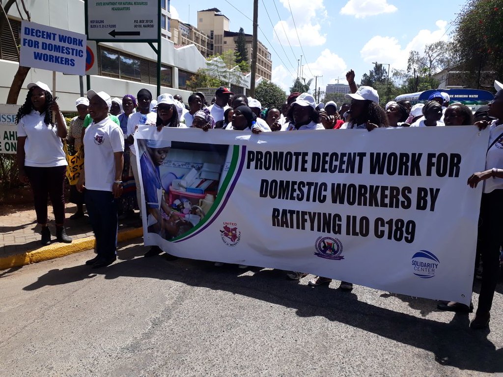 2018-2-21 Kenya: Domestic Workers demonstrate before Parliament for Ratification of C189