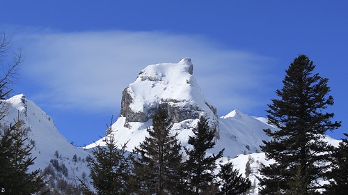 valais suisse ovronnaz sixarmaille montagnes hiver neige nature arbres nuages paysages bleu