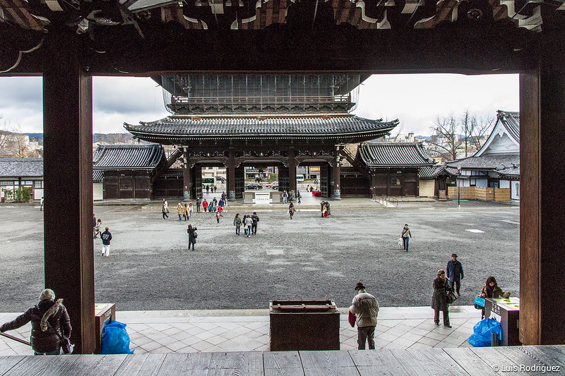 Puerta del Higashi Honganji vista desde el salón principal