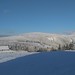 Kdesi nad Muldou (15b), výhled na Zahrádky, Lyžařskou boudu a Liščí horu 