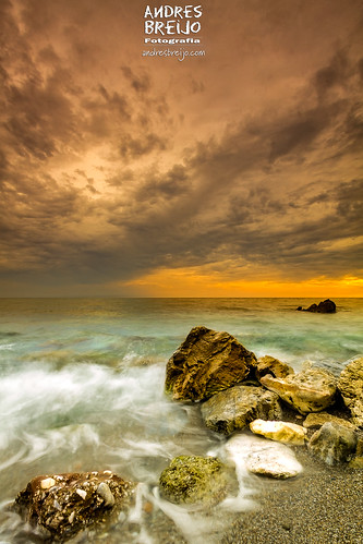 playa beach atardecer sunset tormenta nubes olas storm stormy clouds