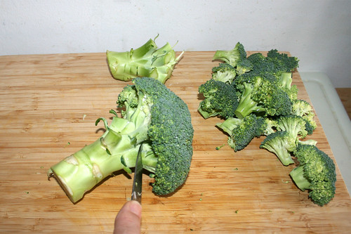23 - Broccoli in Röschen zerteilen / Dispel broccoli in florets