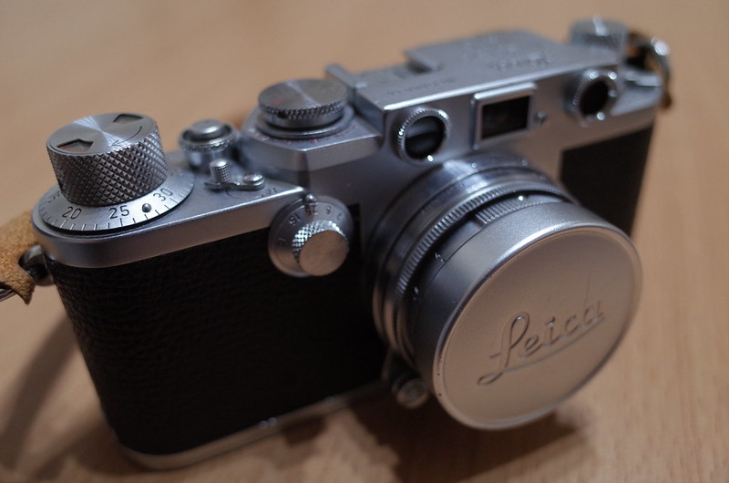 Summicron 50mm f2 0+Leica Ⅲf外観左正面沈胴レンズキャップ