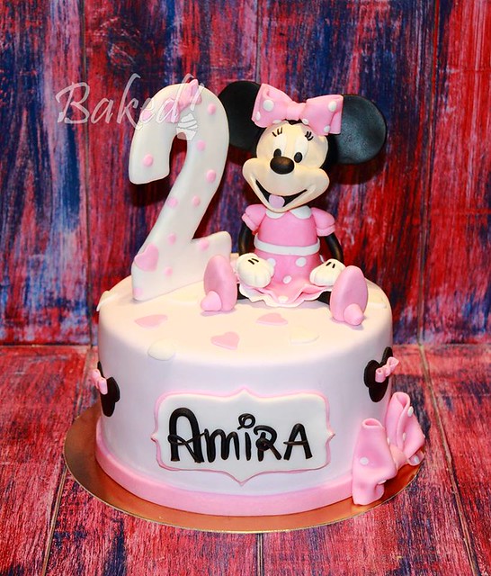 Minnie Mouse Theme Cake by Maria Luisa Blanco Martín