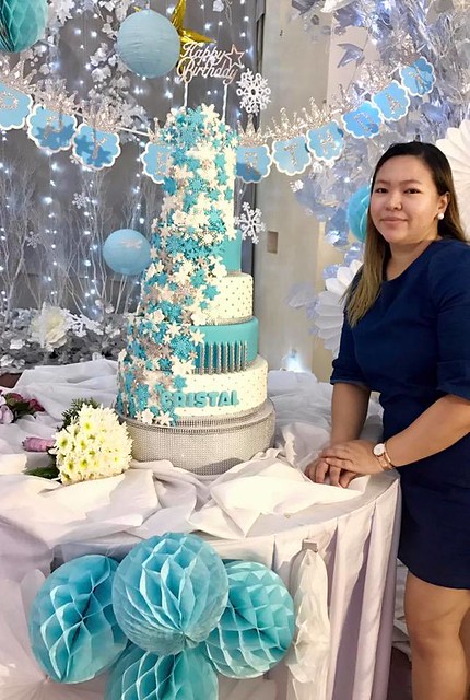 Winter Themed Cake by Mhia Reyes Estrella of Vienberry Sweets