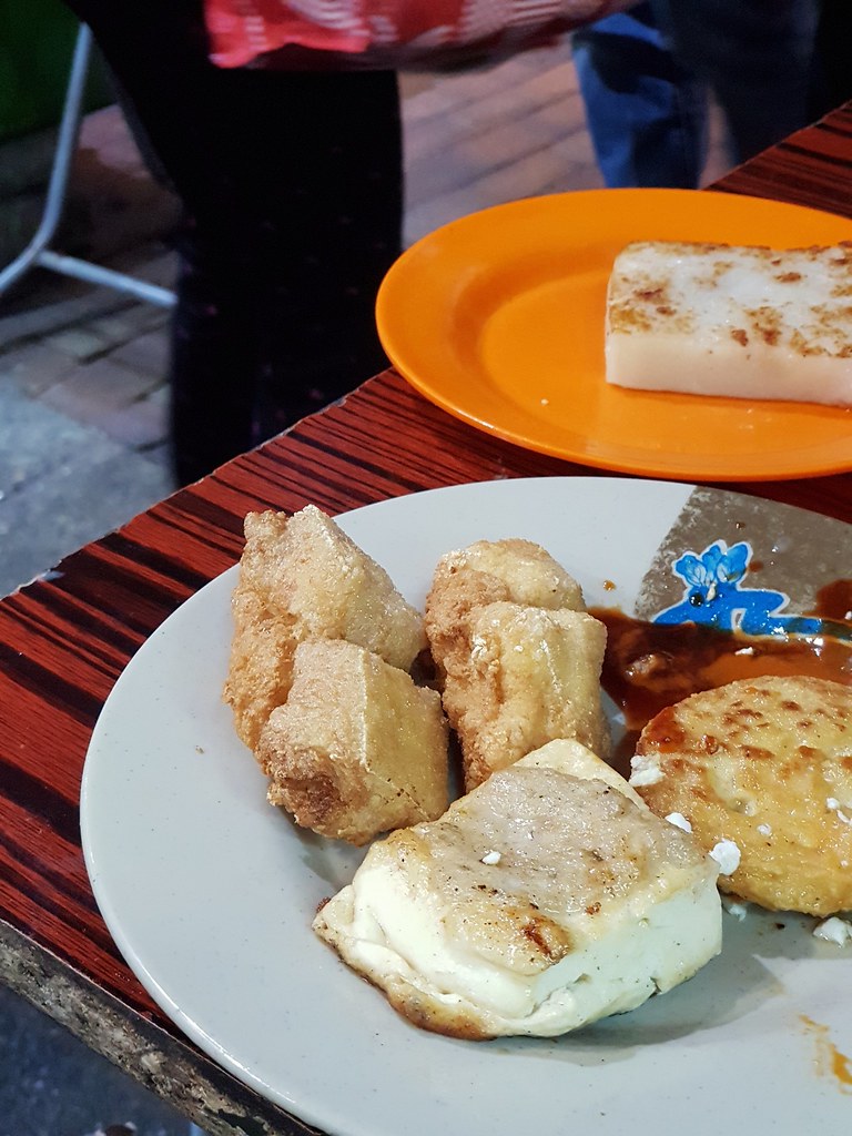 参拼(荳腐 荳朴 魚腐名兩件) Mixed Deep Fried Tofus  $15 @ 公和荳品廠 Kung Woo Beancurd Factory 深水埗北河街118號地下 Un Chau, Pei Ho St, 香港 Hong Kong