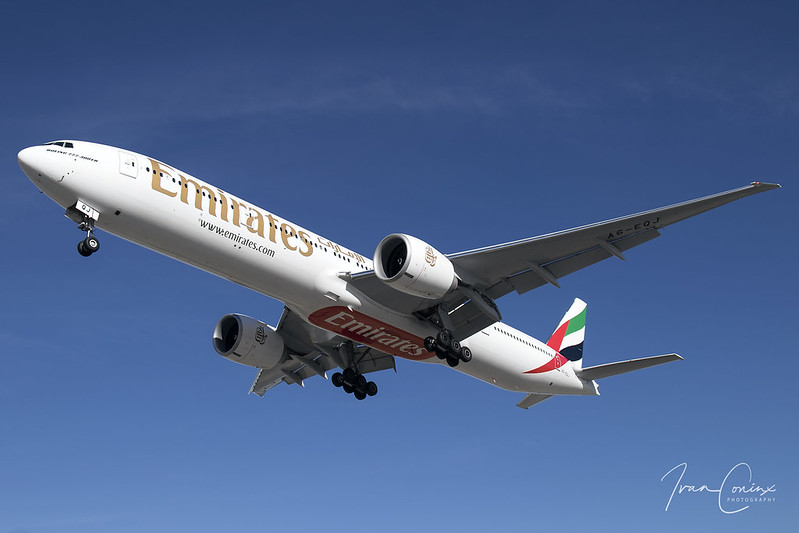 Boeing 777-31H/ER – Emirates – A6-EQJ – Brussels Airport (BRU EBBR) – 2018 02 13 – Landing RWY 25L – 01 – Copyright © 2018 Ivan Coninx