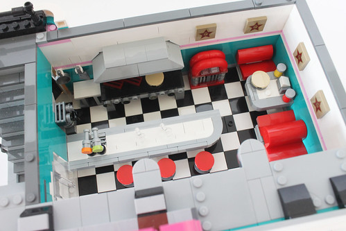 LEGO Creator Downtown Diner (10260)