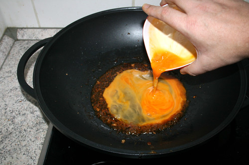 40 - Eier in Wok geben / Put eggs in wok