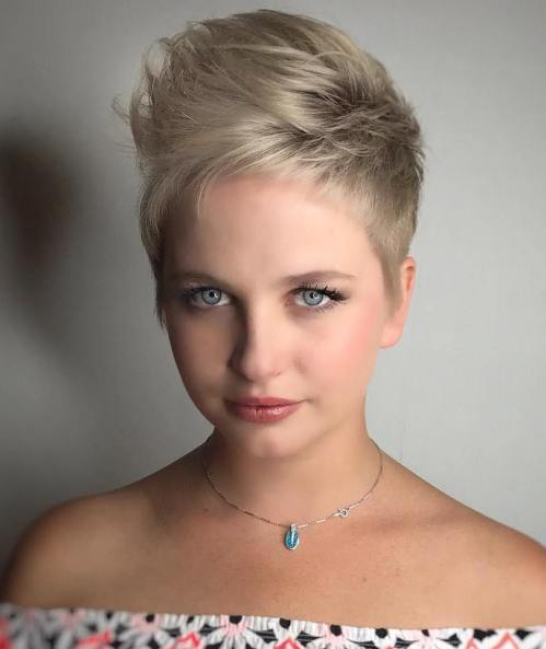 +20 Best Cute Looks with Short Hairstyles for Round Face 5