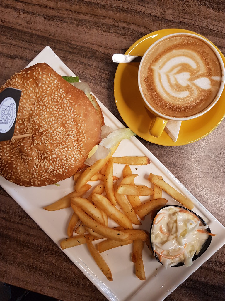 Eden Burger $18.50 & 拿铁 Latte $9 @ Earth Eden Bandar Puteri Puchong