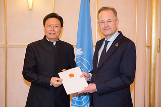 NEW PERMANENT REPRESENTATIVE OF CHINA PRESENTS CREDENTIALS TO THE DIRECTOR-GENERAL OF THE UNITED NATIONS OFFICE AT GENEVA