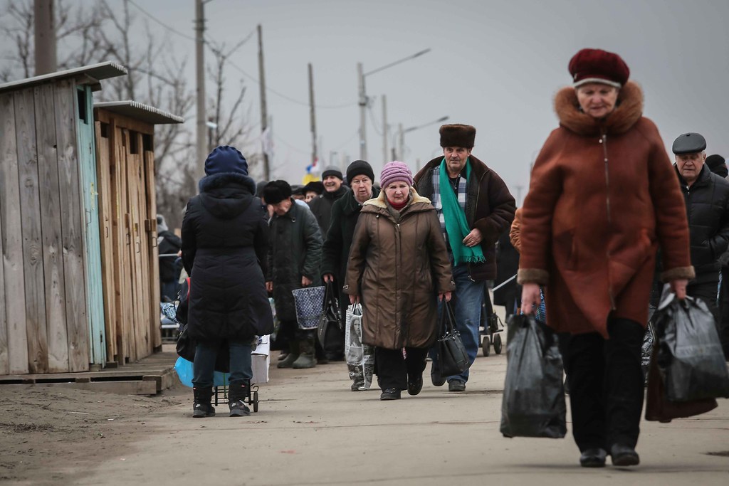 КПВВ у Станицы Луганской - хорошо продуманное унижение (фото) OLE_4298