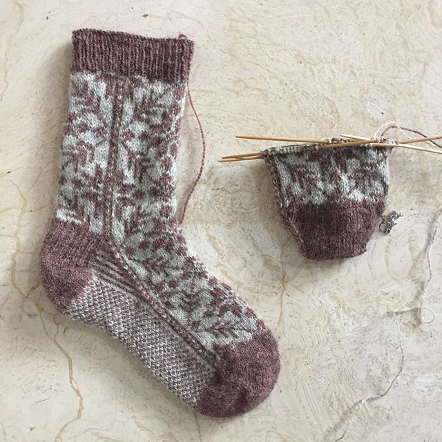 Sock update: one finished and the other on the go. This yarn is so amazing once blocked! #dpnsforever #sockknitting #toeupsocks #boxosoxkal2018