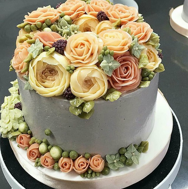 Cake by Lupita Arroyo FlowerCake