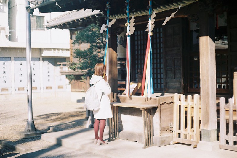 Leica Ⅲf+SUMICRON 50mm f2 0 Lomography Color negative 400池袋西口御嶽神社で参拝