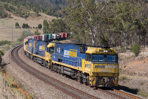 razorback newsouthwales australia au nr112 nr88 nr40 pacific national intermodal container train 5bm4 main south line nsw