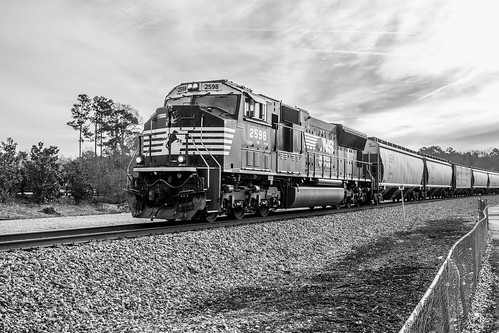 norfolk southern train railroad freight unit grain empty solo emd sd70m georgia division atlanta north district ns dallas 55e black white