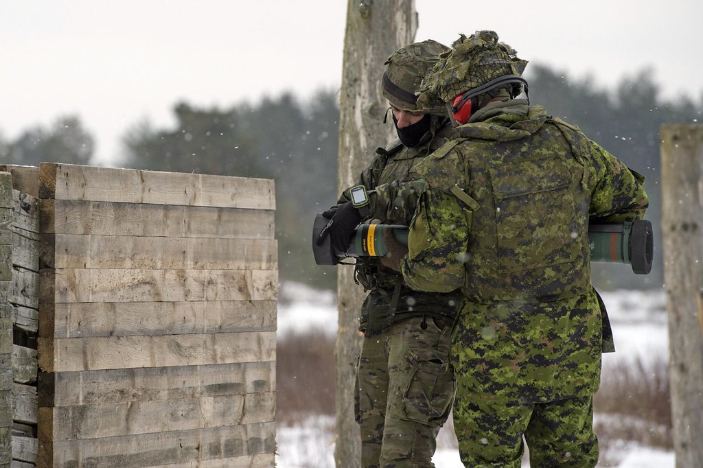 Канадские солдаты в Латвии и Украине (фото) DVr10n0XUAMlk78