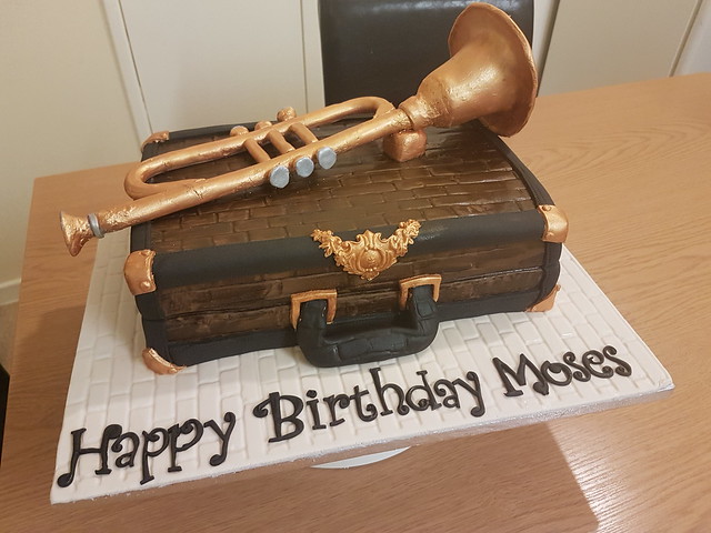 Flute and clarinet case cake - Decorated Cake by emma - CakesDecor