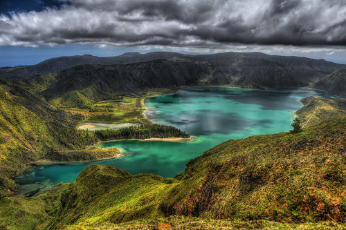 horizontal outdoors nopeople lake lagoadofogolagoon firelagoon landscape water green forest trees nature sky blue clouds cloudy weather hills greenisland volcaniccrater crater caldera ilheverde miradourodopicodabarrosa águadepaumassif stratovolcano vistapoint viewpoint hdr highdynamicrange colour color travel travelling june2017 summer vacation canon 5dmkii photography island pontadelgada saomiguel acores azores portugal europe