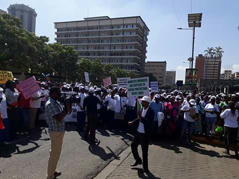 2018-2-21 Kenya: Domestic Workers demonstrate before Parliament for Ratification of C189