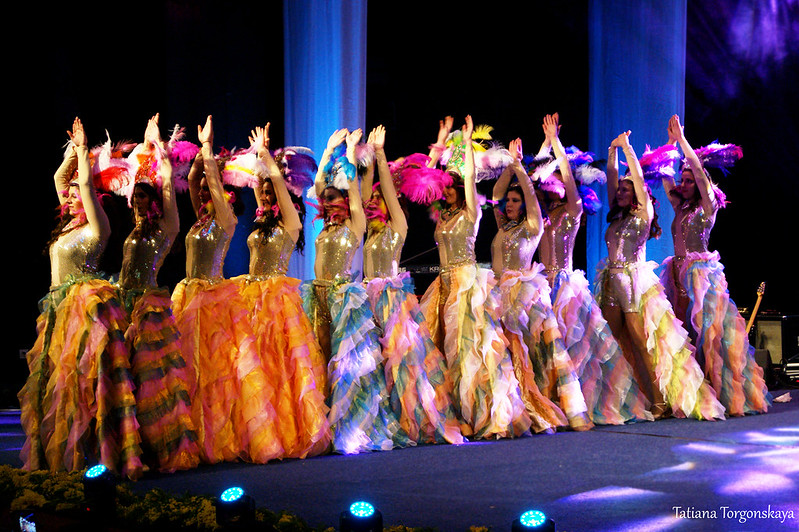 Танец "Райских птиц" из клуба "Diano"  на Открытии 49 Праздника мимозы