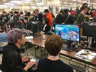 Cory Bell and junjunmjgirly play an intense set in SFV Day 1 Pools.