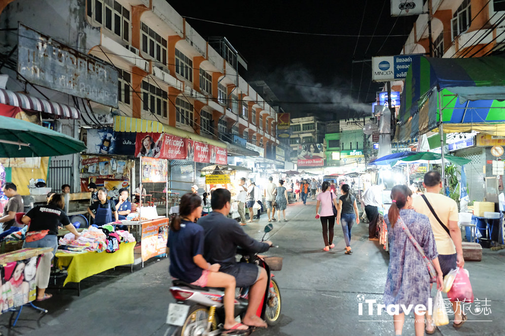 曼谷夜市推荐 查龙四夜市Chok Chai 4 Night Market (25)
