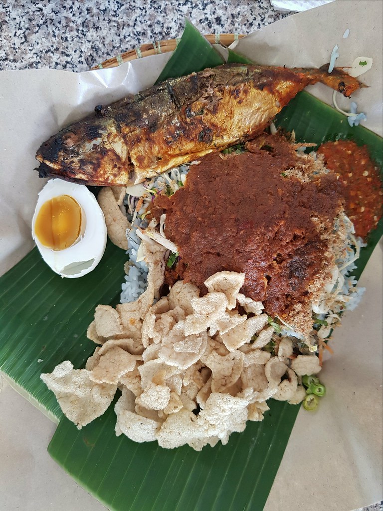 Nasi Kerabu w/Ikan Kembong $10.80 @ Restoran Hatinie Shah Alam