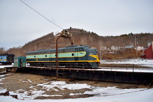 portjervis ny newyork orangecounty train railroad railway diesel locomotive e8a 833 turntable emd erielackawanna