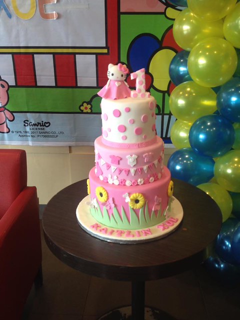 Hello Kitty Cake by Annabelle Tan Ong of Annabelle's Sweet Cravings