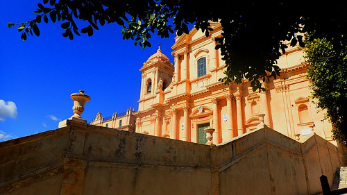 noto sizilien sicily town city stadt urban basilica church kirche outdoor treppe steps baum tree italien italy