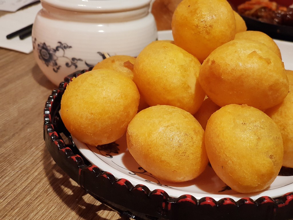 地球瓜 Sweet Patato Ball $11.40 @ Fong Lye Taiwanese Restaurant 逢莱台湾餐厅 Sunway Pyramid
