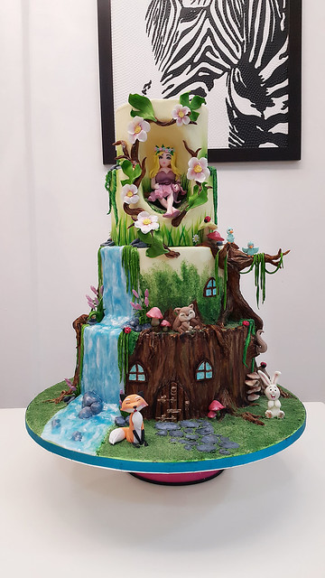 Woodland Fairy Cake by Chanelle Tan of Nellicious