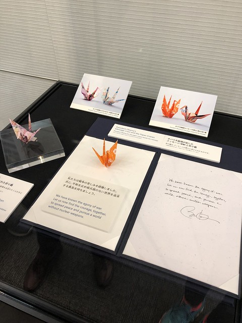 President Obama's paper crane and note