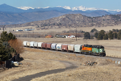 bnsf bnsf1933 emd sd402 castlerock colorado jointline pikespeaklocal rampartrange train railroad