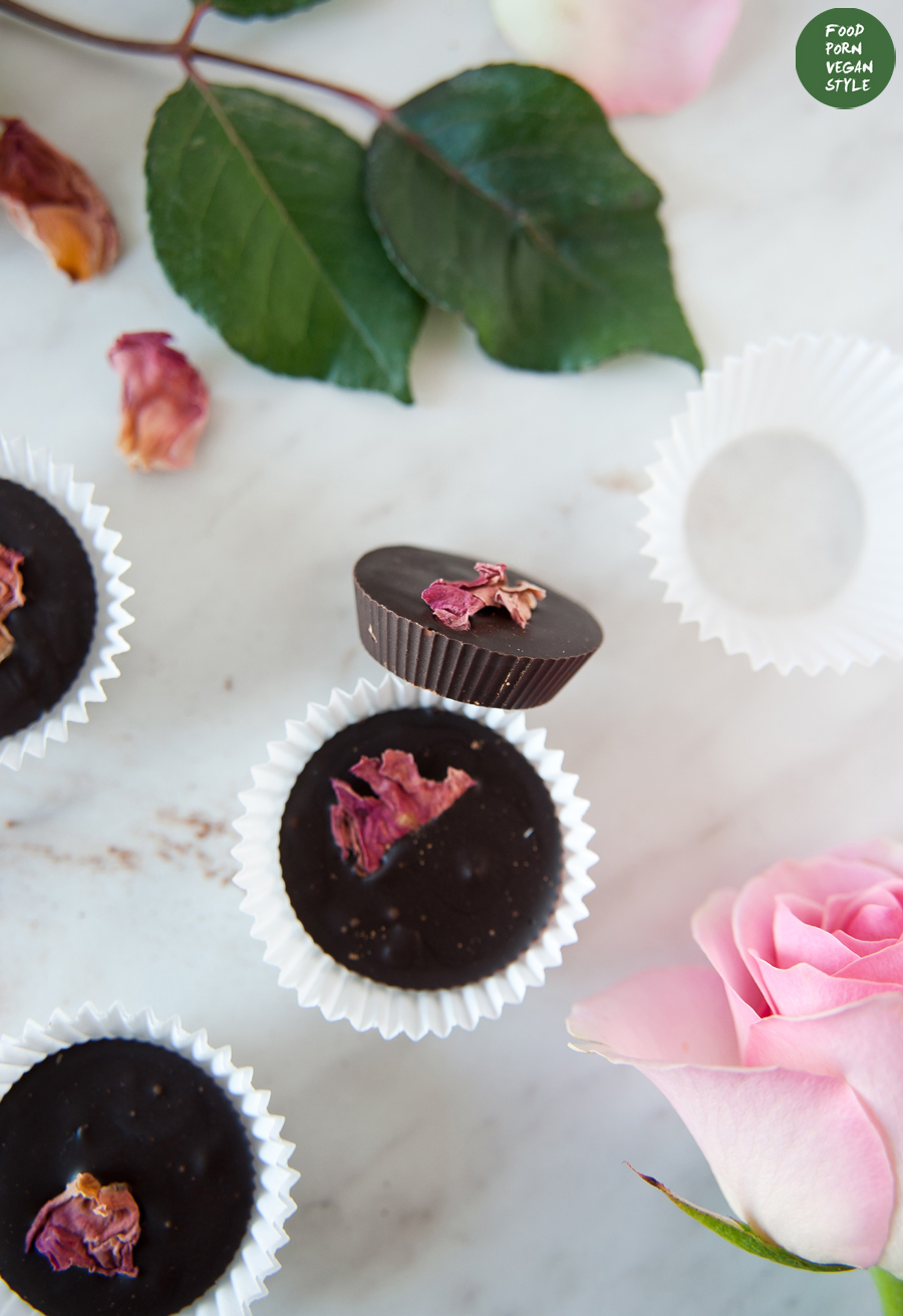 Rose chocolates / Czekoladki z różą